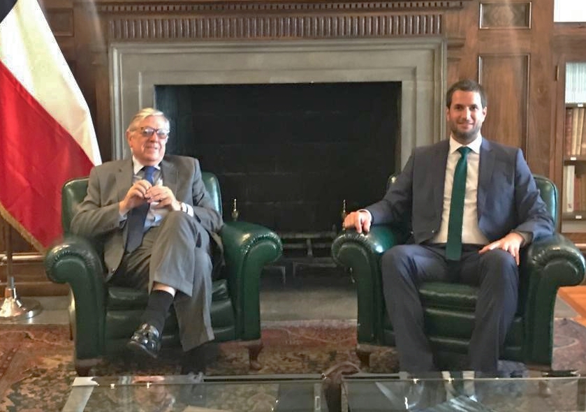 Saludo a embajador (839×590)