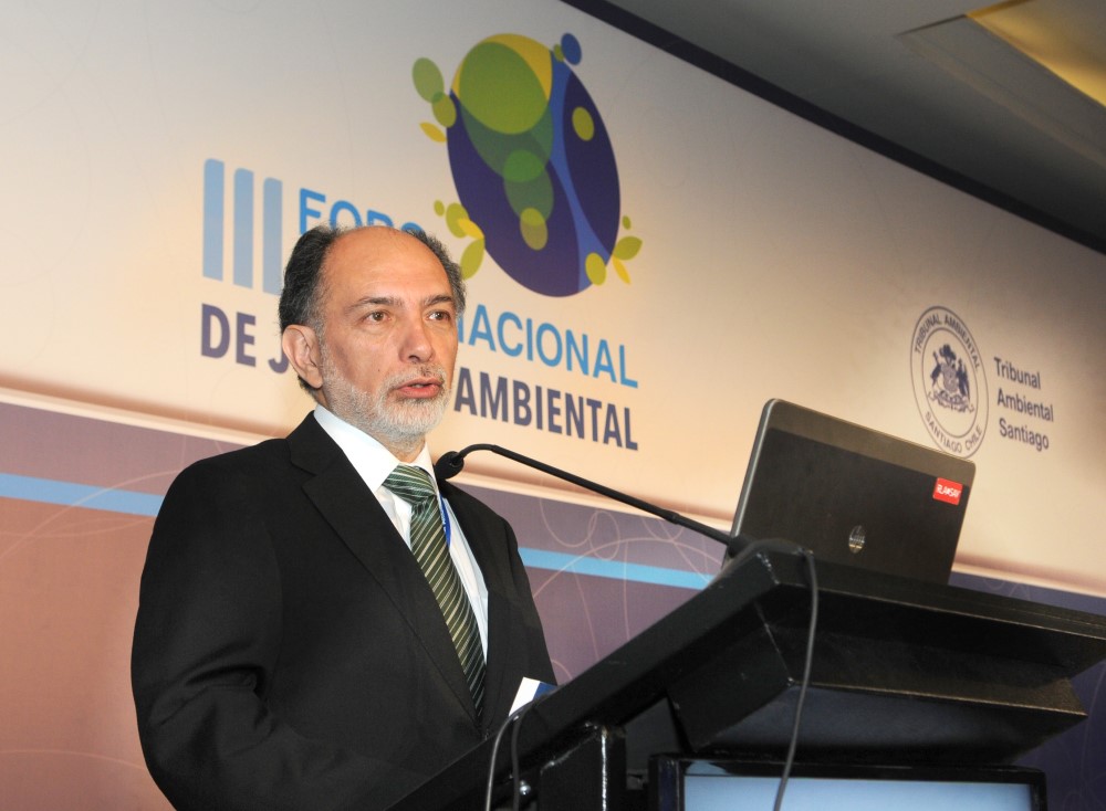 Ministro de la Corte Suprema Sergio Muñoz presentó libro sobre principios jurídicos ambientales en inauguración del III Foro Internacional de Justicia Ambiental Ministro de la Corte Suprema Sergio Muñoz presentó libro sobre principios jurídicos ambientales en inauguración del III Foro Internacional de Justicia Ambiental