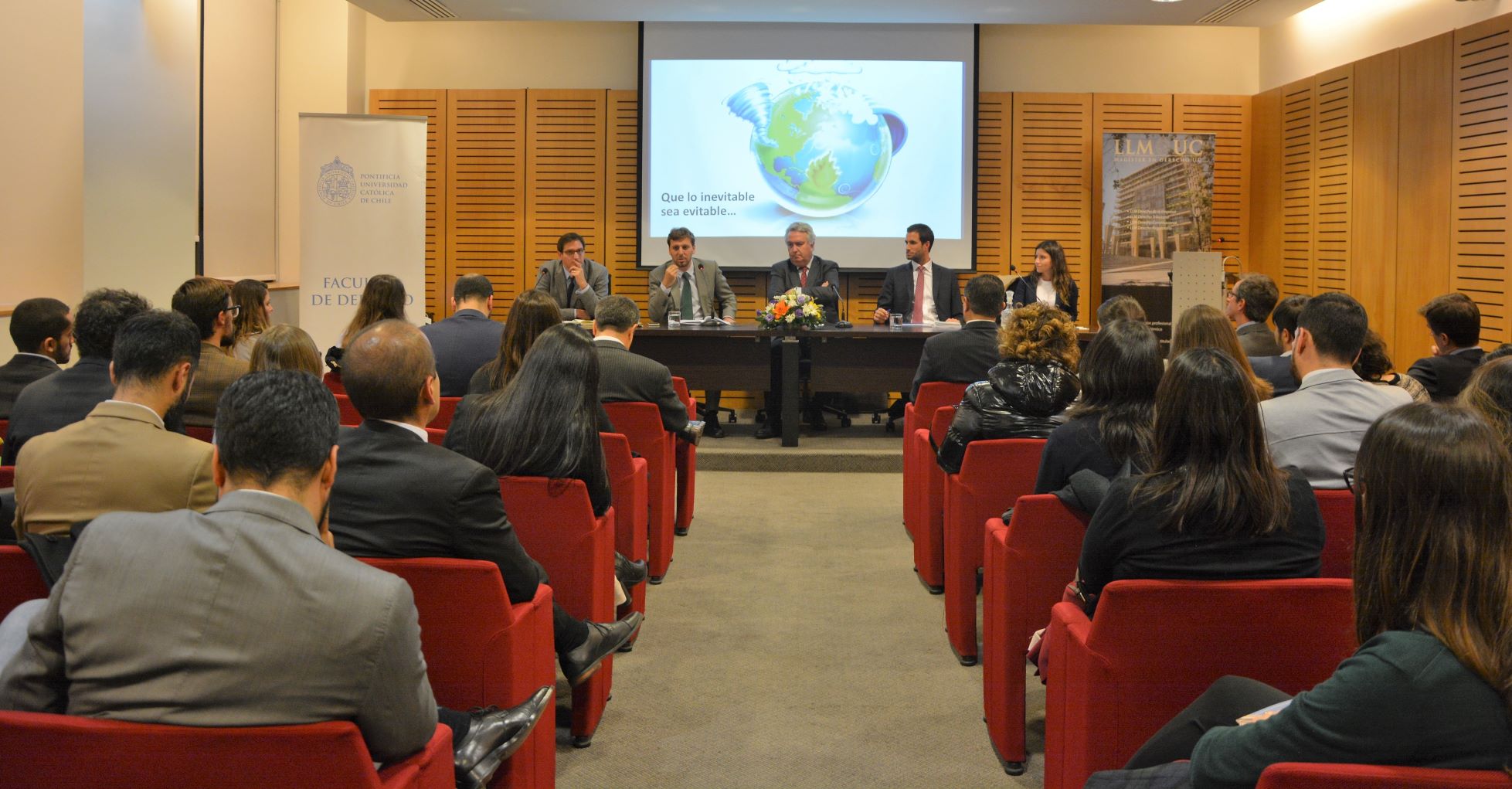 Ministro presidente (s) Alejandro Ruiz participó en el lanzamiento del libro “La gestión de riesgos en el marco del desarrollo sostenible” en la Pontificia Universidad Católica de Chile Ministro presidente (s) Alejandro Ruiz participó en el lanzamiento del libro “La gestión de riesgos en el marco del desarrollo sostenible” en la Pontificia Universidad Católica de Chile
